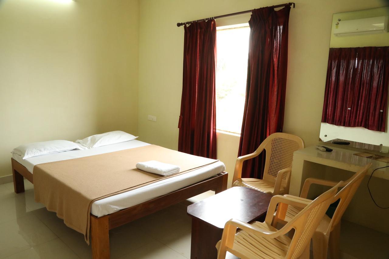 Ganesh Residency Hotel Pondicherry Bagian luar foto